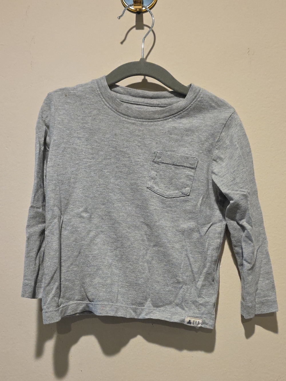 Gap Kids Long-Sleeve Pocket Tee - Light Gray Size 2